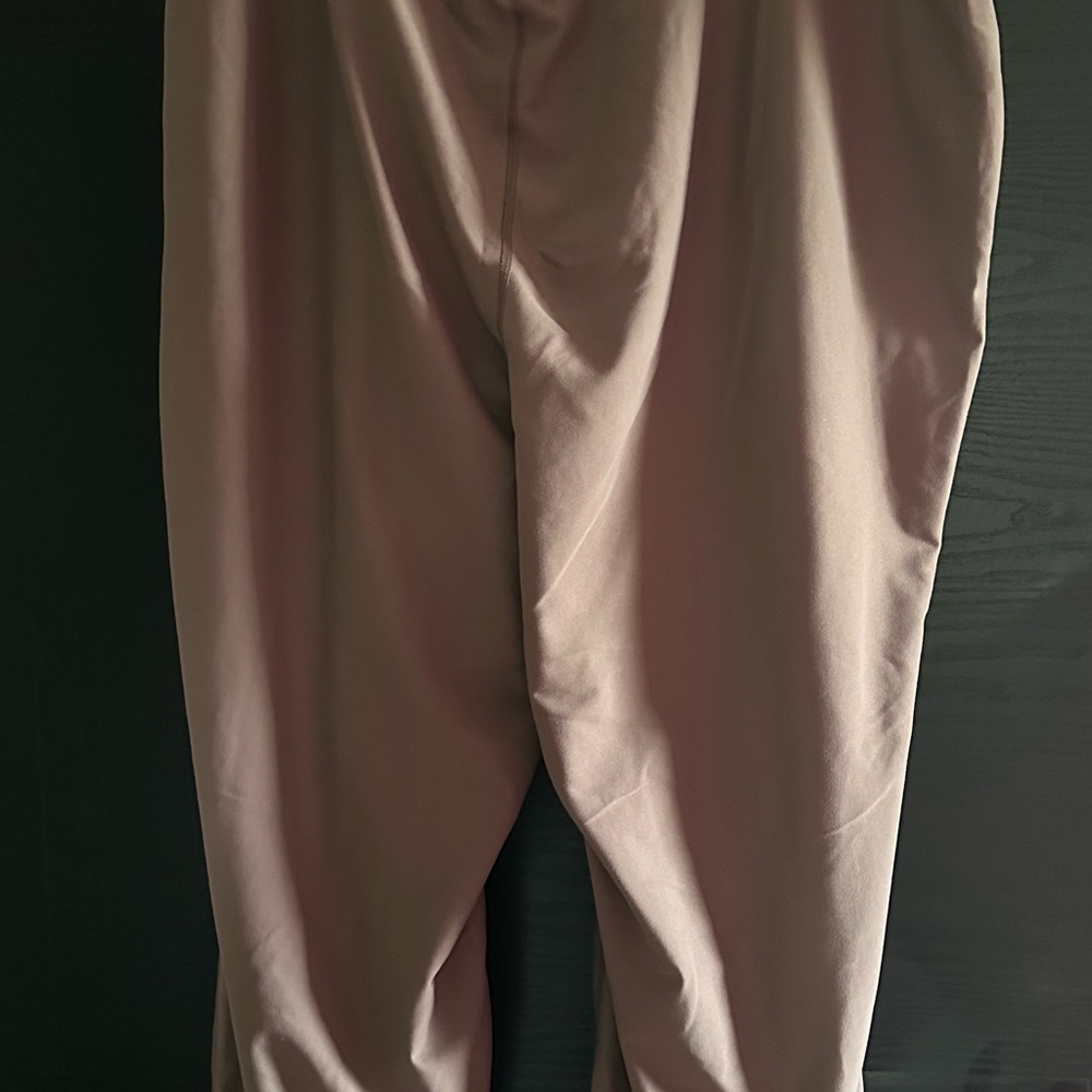 Old Navy Powersoft High-Rise Leggings in Taupe - Picture 4 of 6